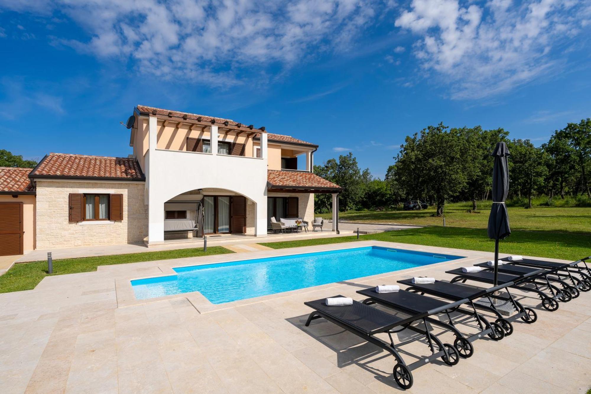 Genia Ii Villa